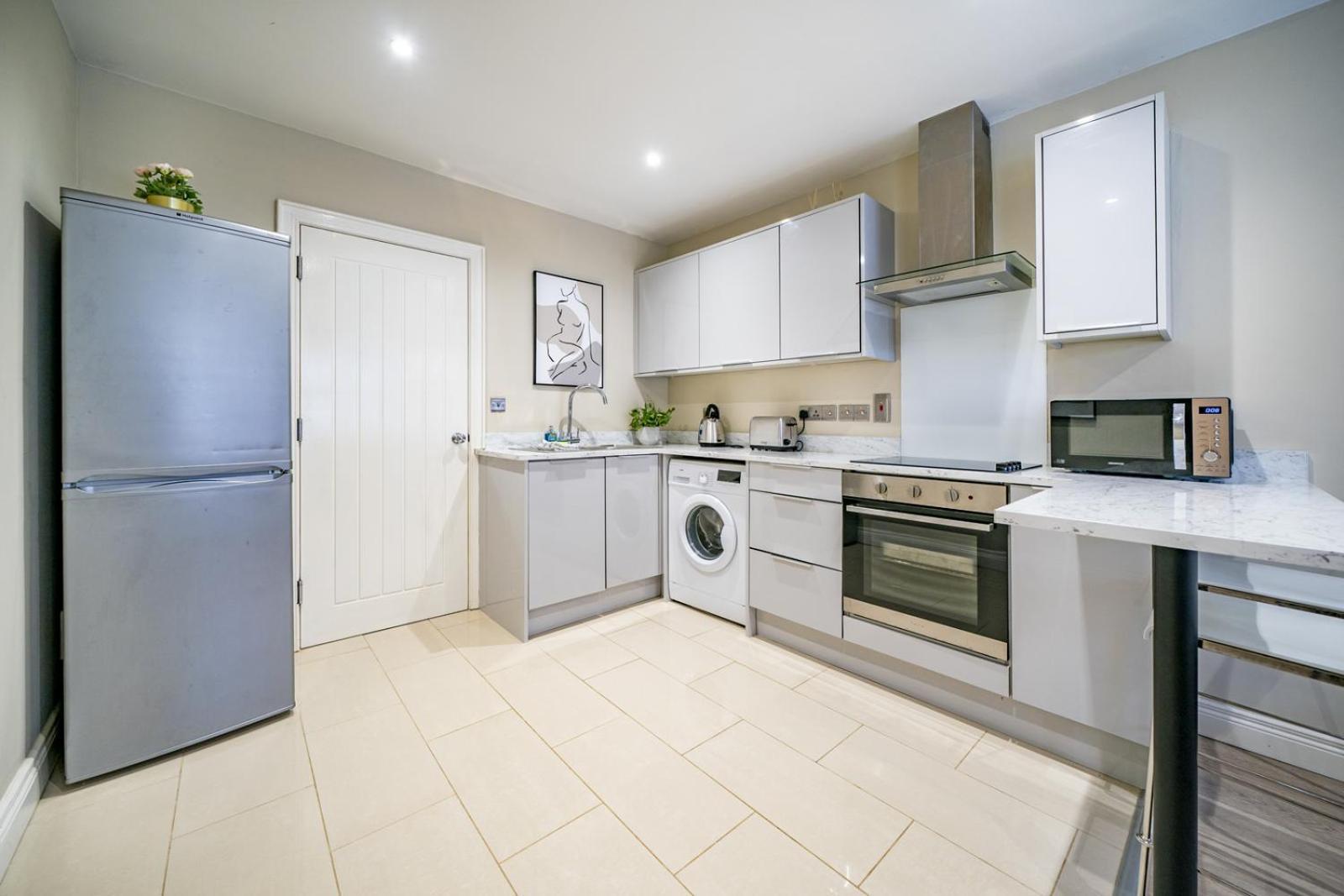 Giants Causeway-1bd Ap - Gold Short Term * Belfast