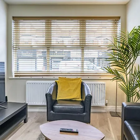 Giants Causeway-1Bd Ap - Gold Short Term Stays Belfast Exterior photo